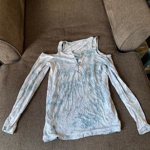 Long sleeve size small